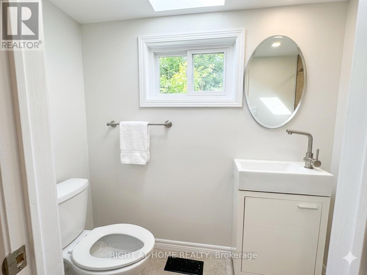 37 Versailles Court, Richmond Hill, Ontario L4C 8V6 - Photo 12 - N13474340