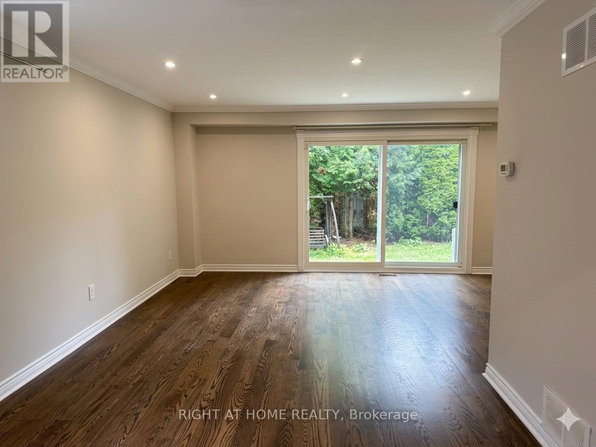 37 Versailles Court, Richmond Hill, Ontario L4C 8V6 - Photo 7 - N13474340