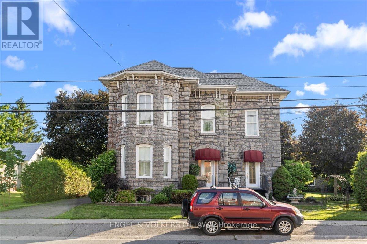528 ST LAWRENCE STREET, North Dundas, Ontario