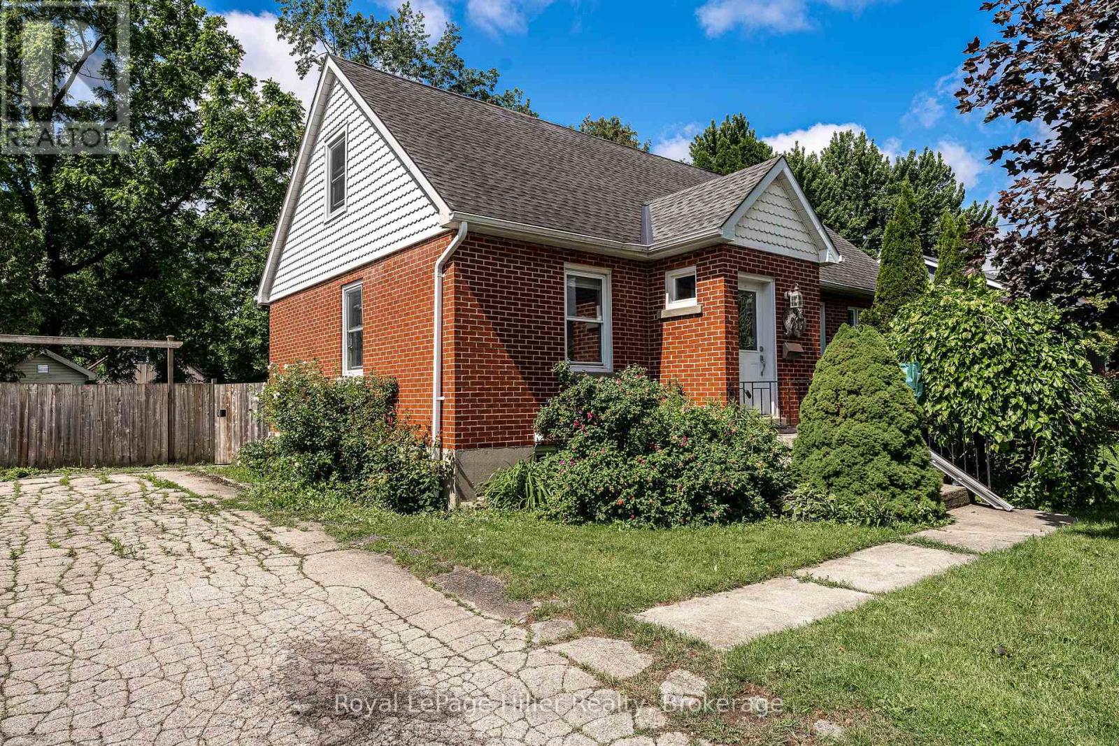 217 Norman Street, Stratford, Ontario  N5A 5S3 - Photo 1 - X13472992