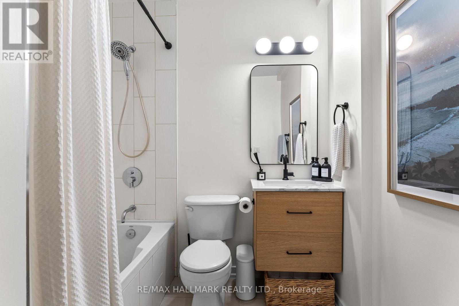 202 - 747 Queen Street E, Toronto, Ontario M4M 1H3 - Photo 10 - E13476294