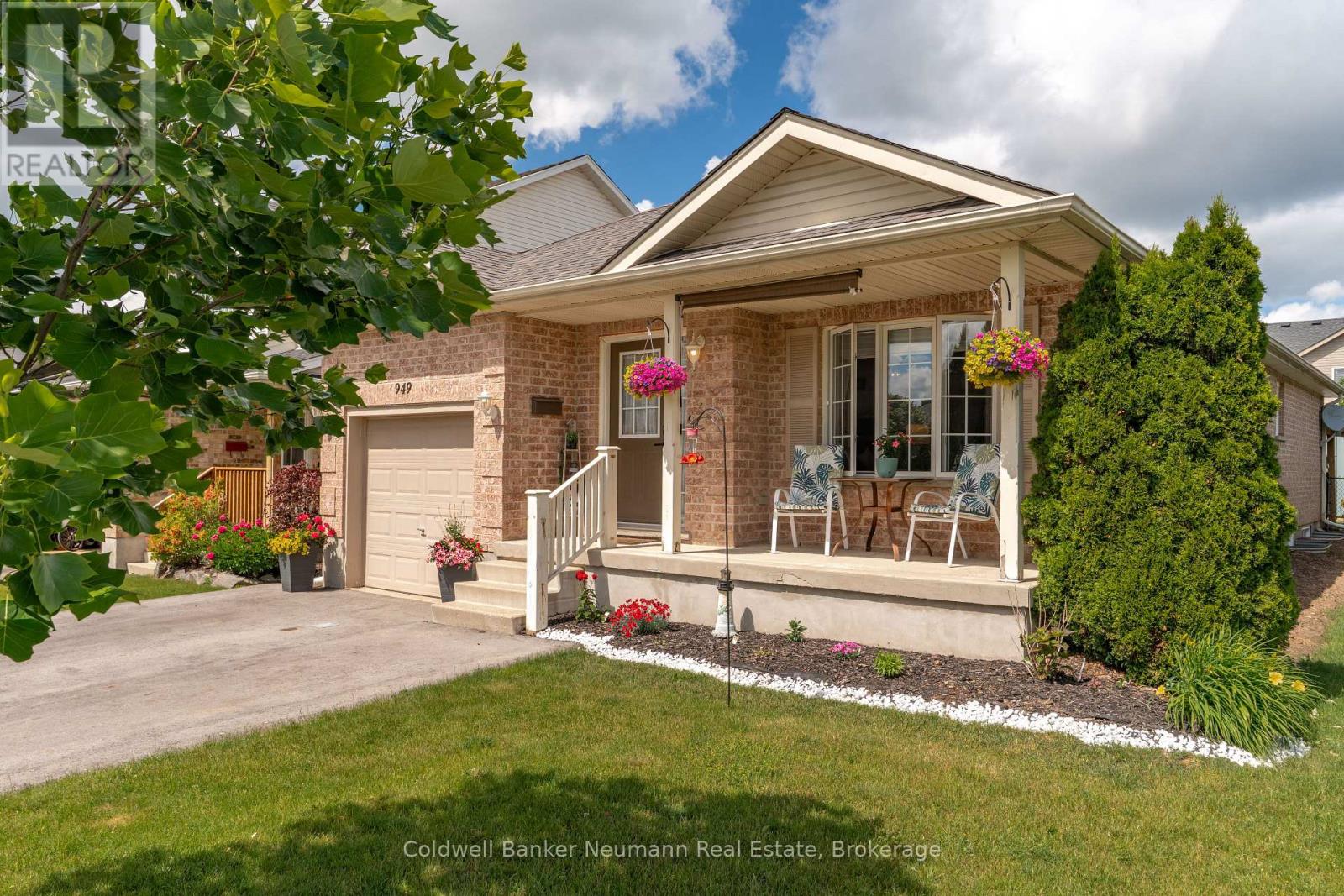 949 Gzowski Street, Centre Wellington, Ontario  N1M 3W1 - Photo 2 - X13473378