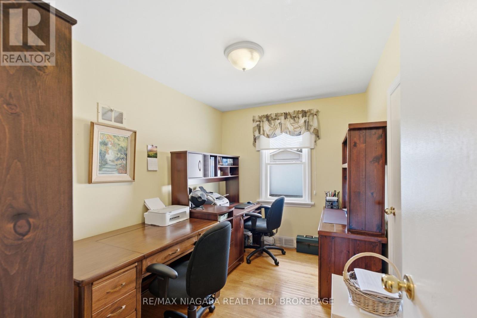 323 St Paul Street W, St. Catharines, Ontario  L2S 2E8 - Photo 13 - X13473418