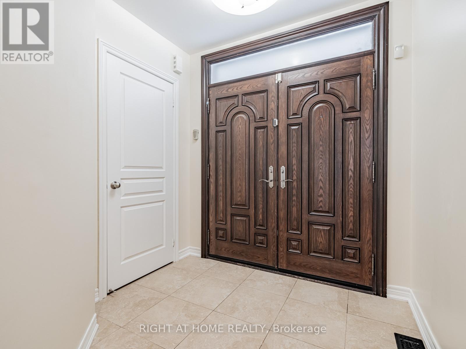 67 Timna Crescent, Vaughan, Ontario  L6A 4L7 - Photo 3 - N13474670