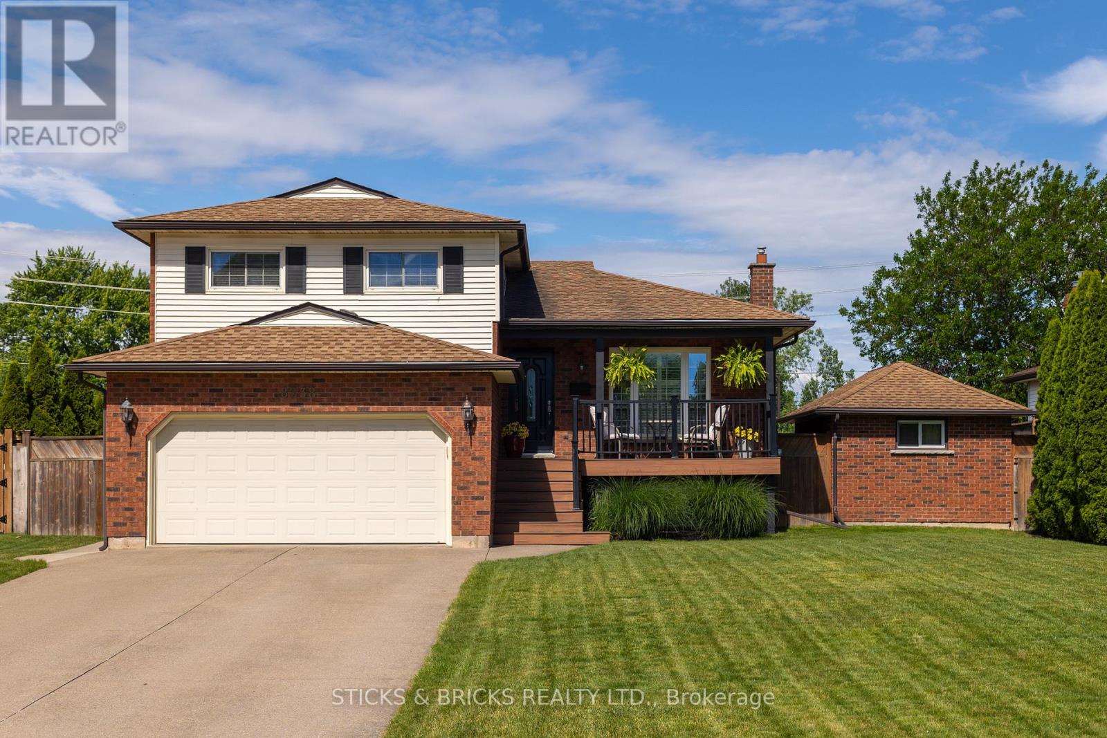 8238 Lexington Court, Niagara Falls, Ontario  L2H 1W4 - Photo 2 - X13473858