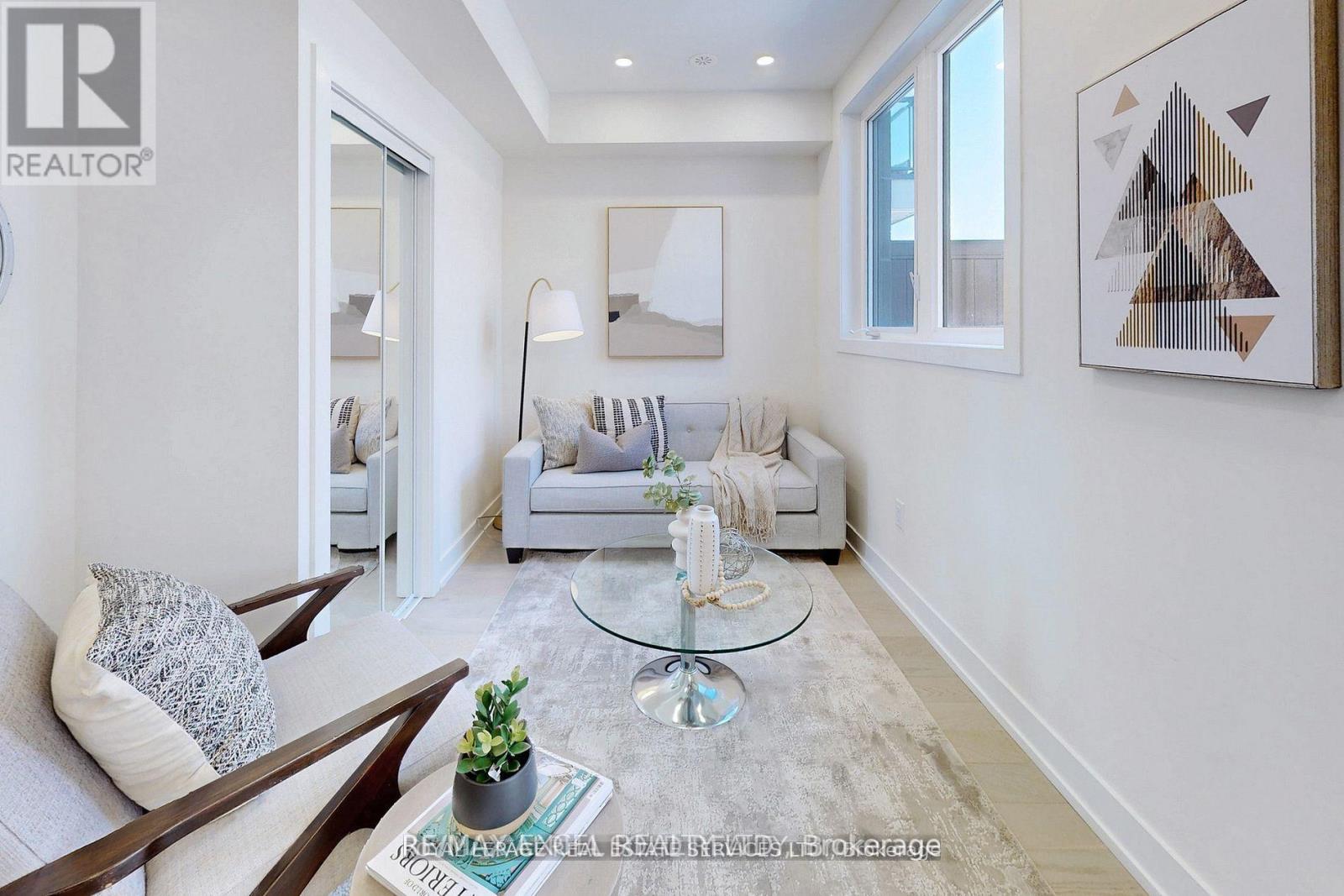 2 - 6 Sayers Lane, Richmond Hill, Ontario  L4E 1J4 - Photo 4 - N13474916
