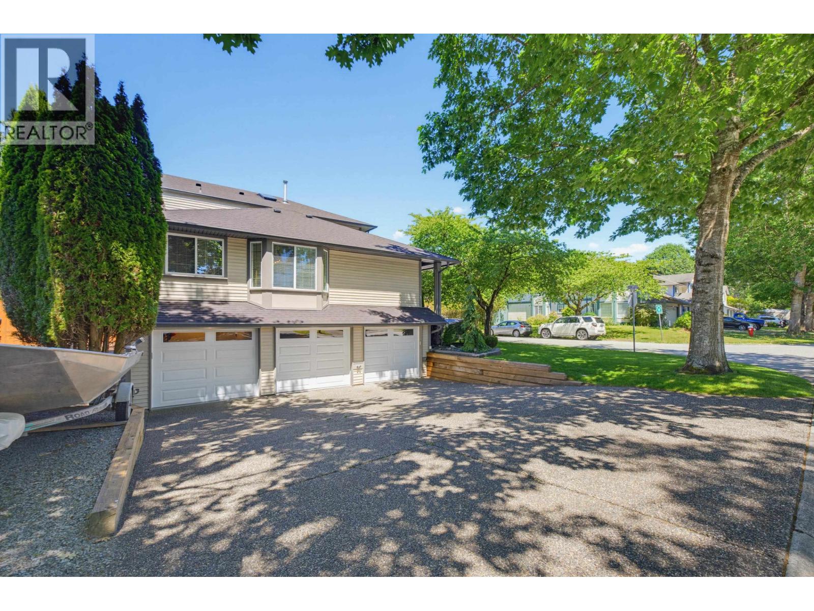 12057 238 Street, Maple Ridge, British Columbia  V4R 4X4 - Photo 4 - R3138380