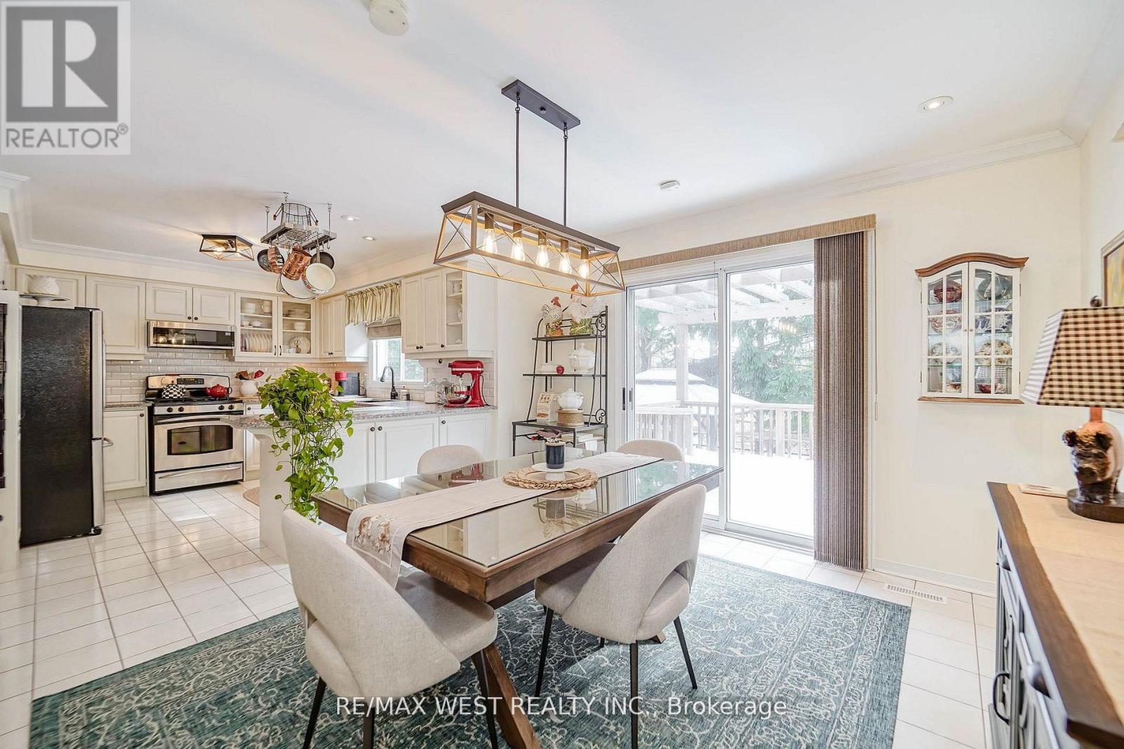 43 Summitcrest Drive, Richmond Hill, Ontario  L4S 1A7 - Photo 4 - N13475292