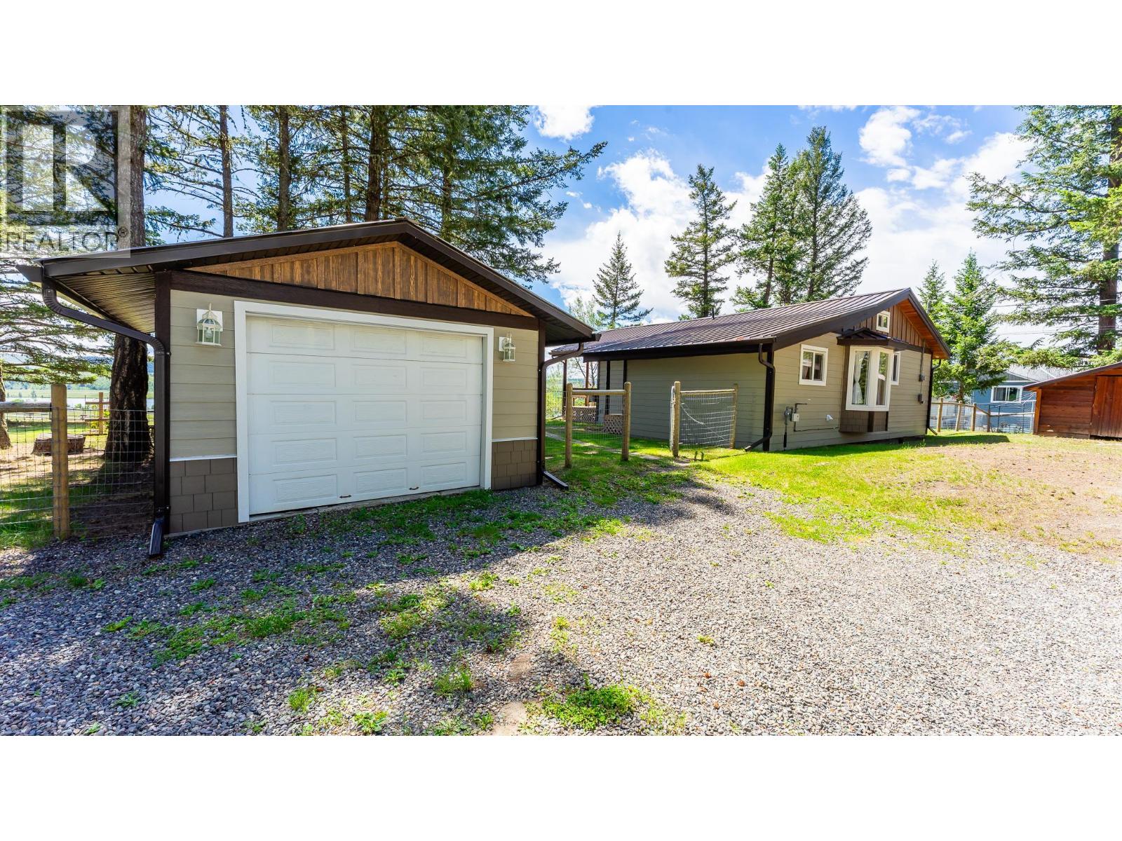 5080 S Kinncum Road, 108 Mile Ranch, British Columbia  V0K 2Z0 - Photo 3 - R3138589