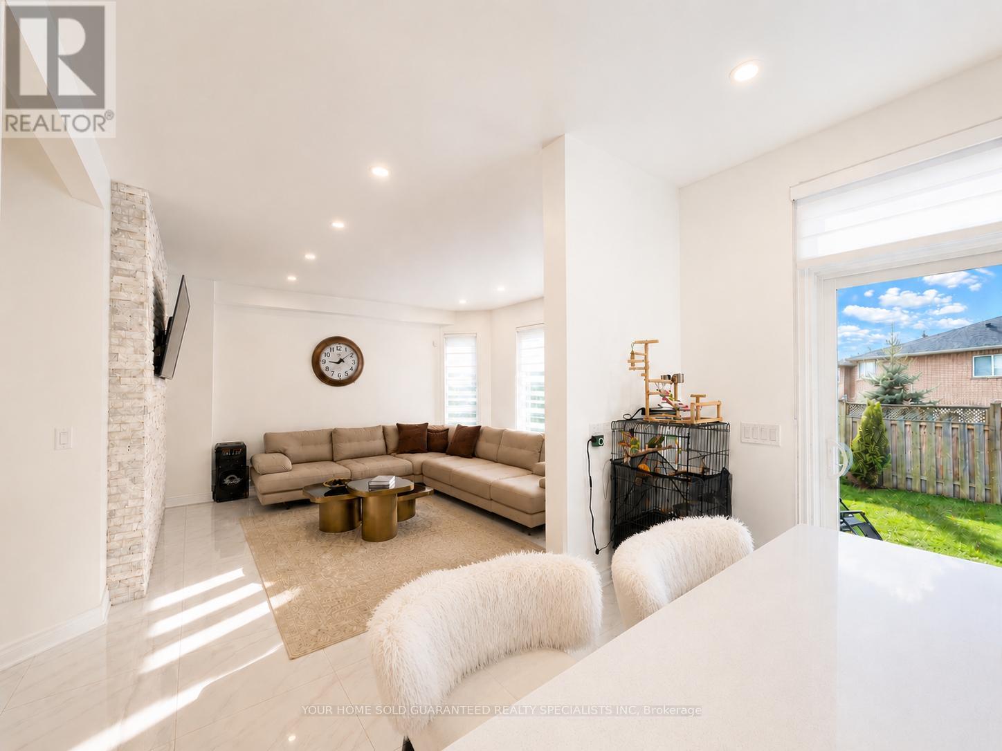 107 Bel Canto Crescent, Richmond Hill, Ontario  L4E 4H4 - Photo 6 - N13475778