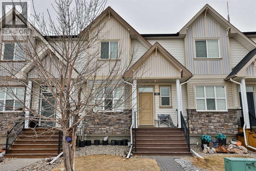 227 Lynx Road  N, Lethbridge, Alberta  T1H 6Z5 - Photo 1 - A2322156