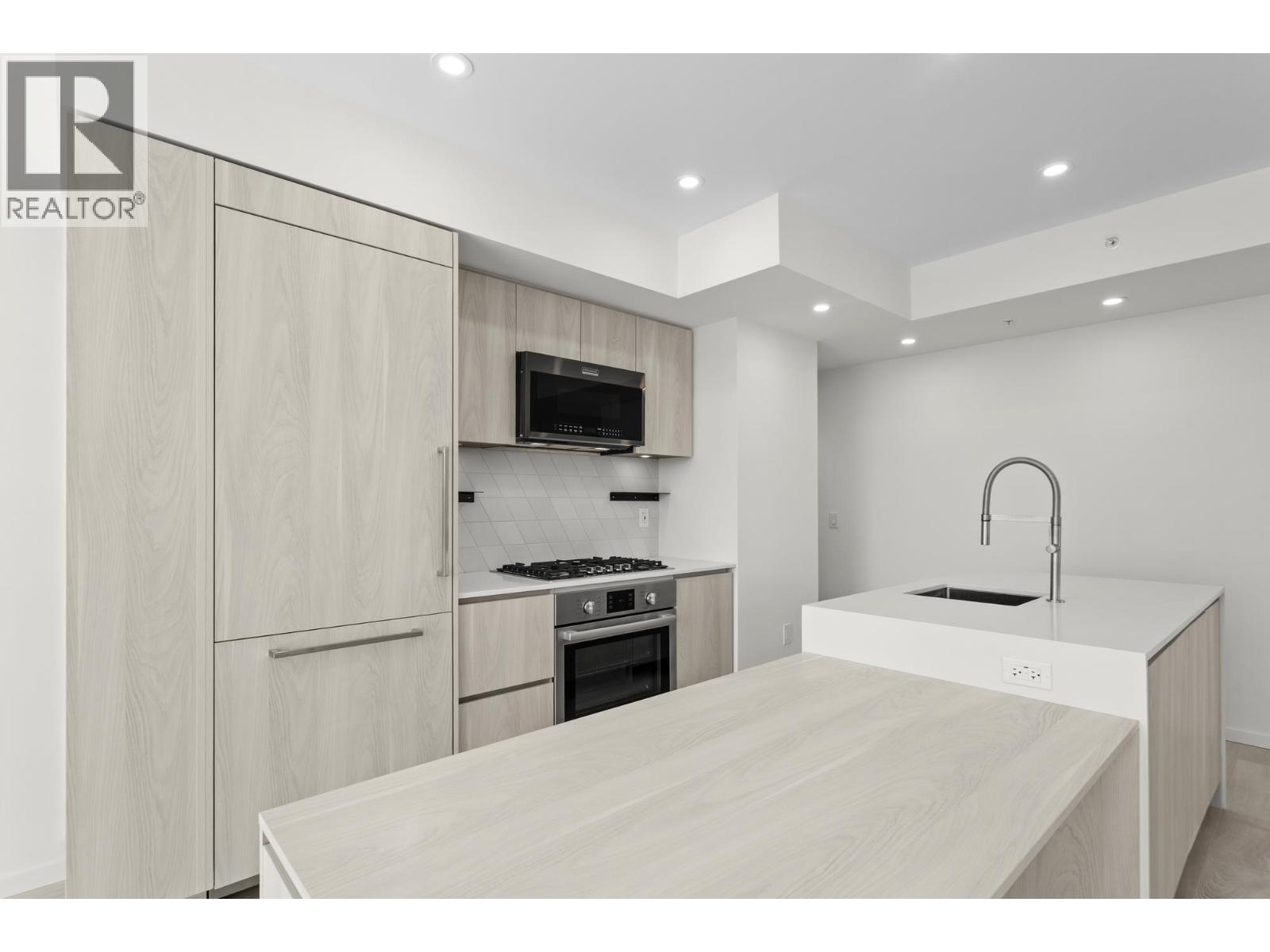 305 3264 Vanness Avenue, Vancouver, British Columbia  V5R 4V3 - Photo 3 - R3138511