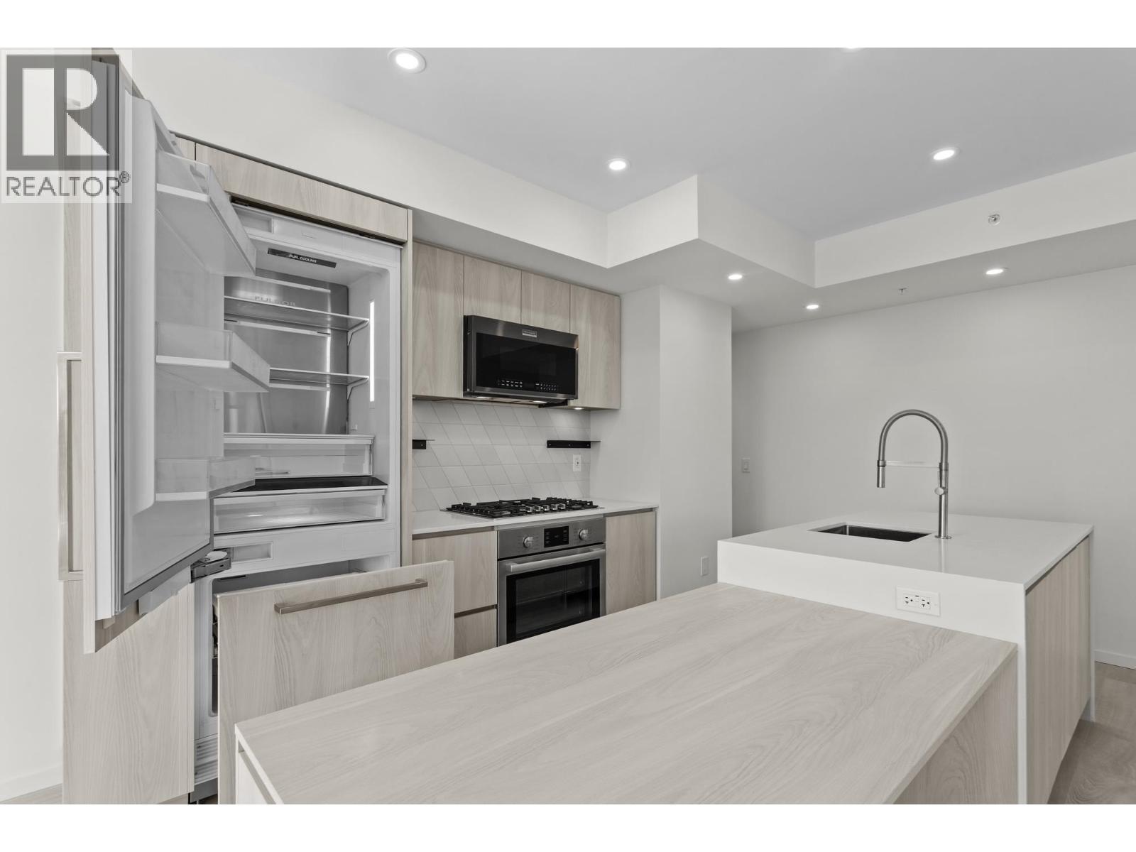 305 3264 Vanness Avenue, Vancouver, British Columbia  V5R 4V3 - Photo 5 - R3138511