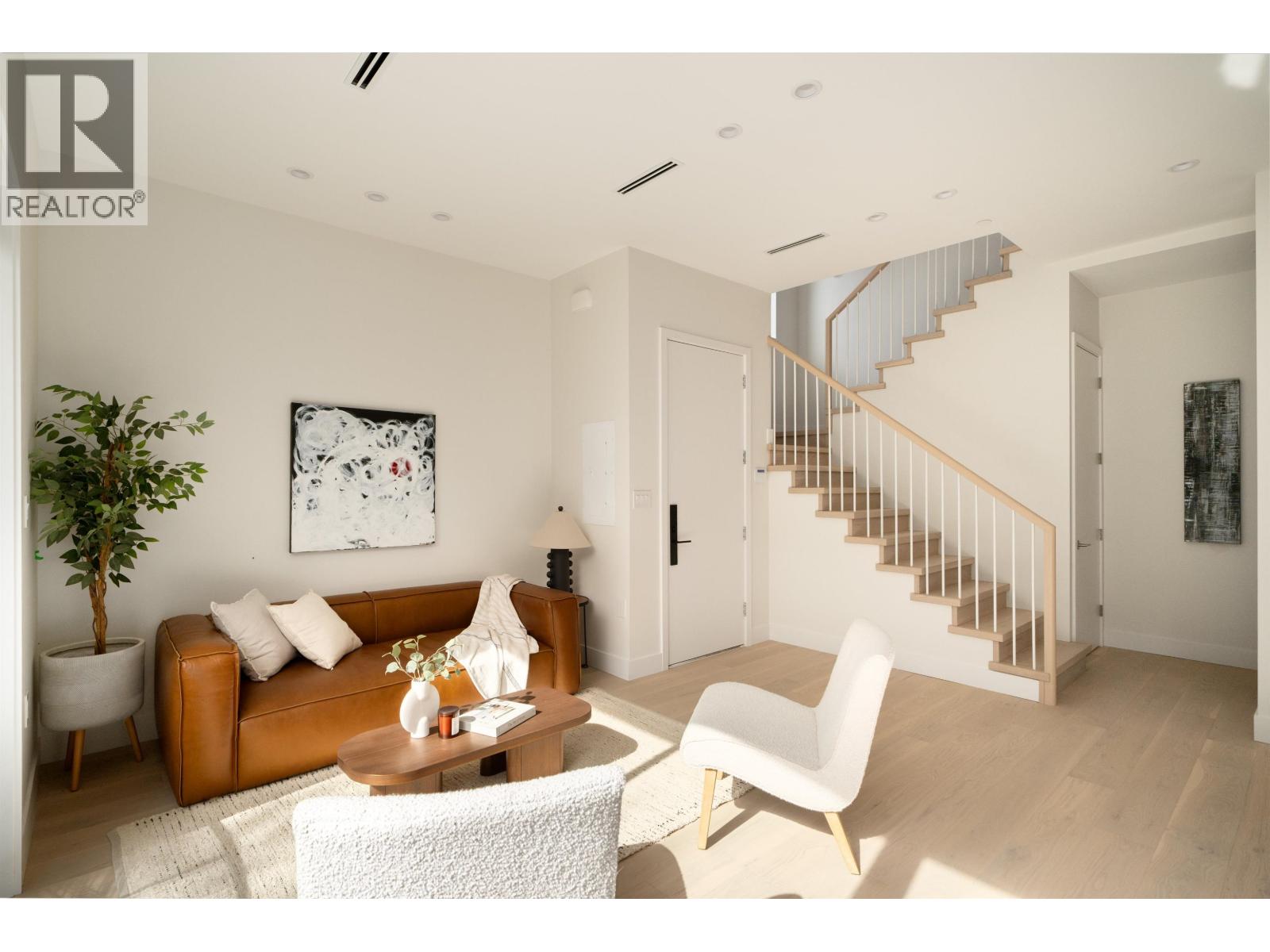 2 4161 Windsor Street, Vancouver, British Columbia  V5V 4P2 - Photo 3 - R3138512