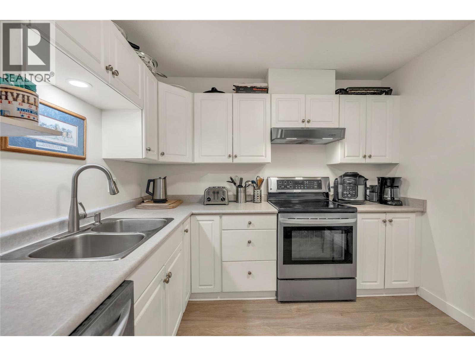 329 Rigsby Street Unit# 403, Penticton, British Columbia  V2A 5S8 - Photo 5 - 10392240