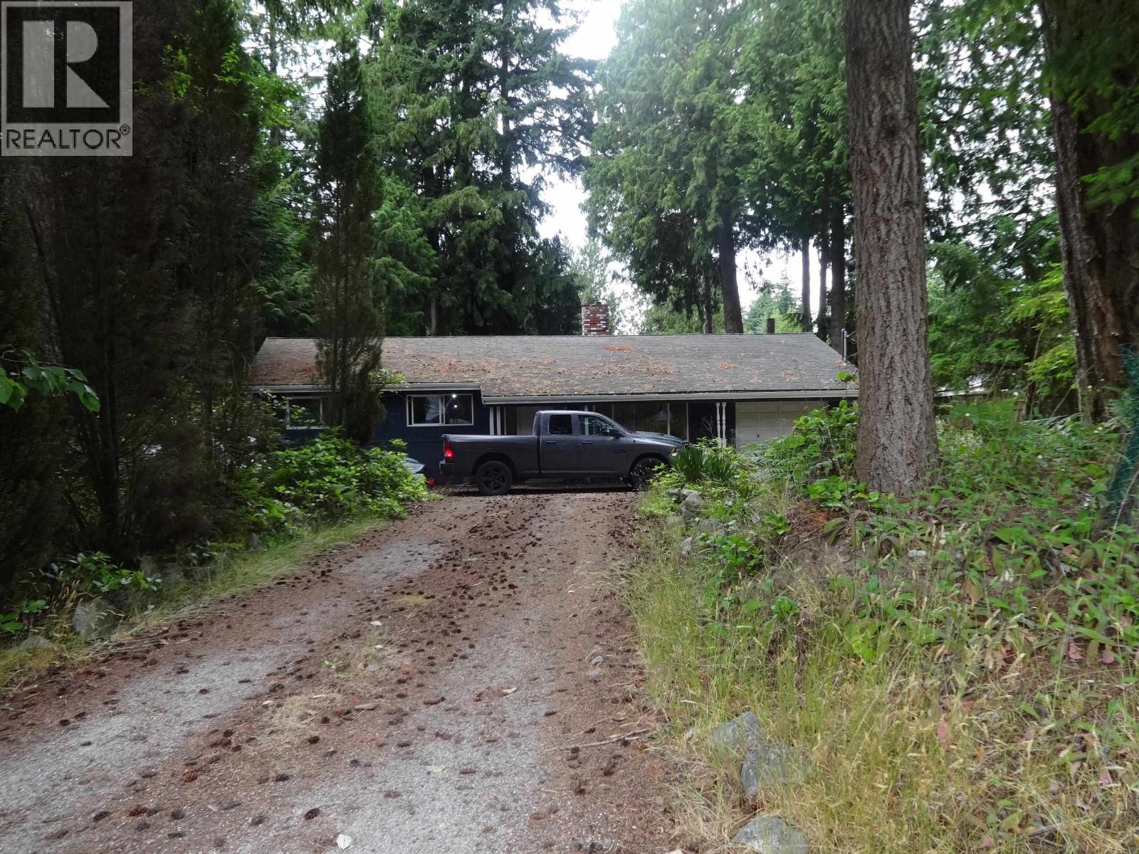 8161 WESTWOOD ROAD, Halfmoon Bay, British Columbia
