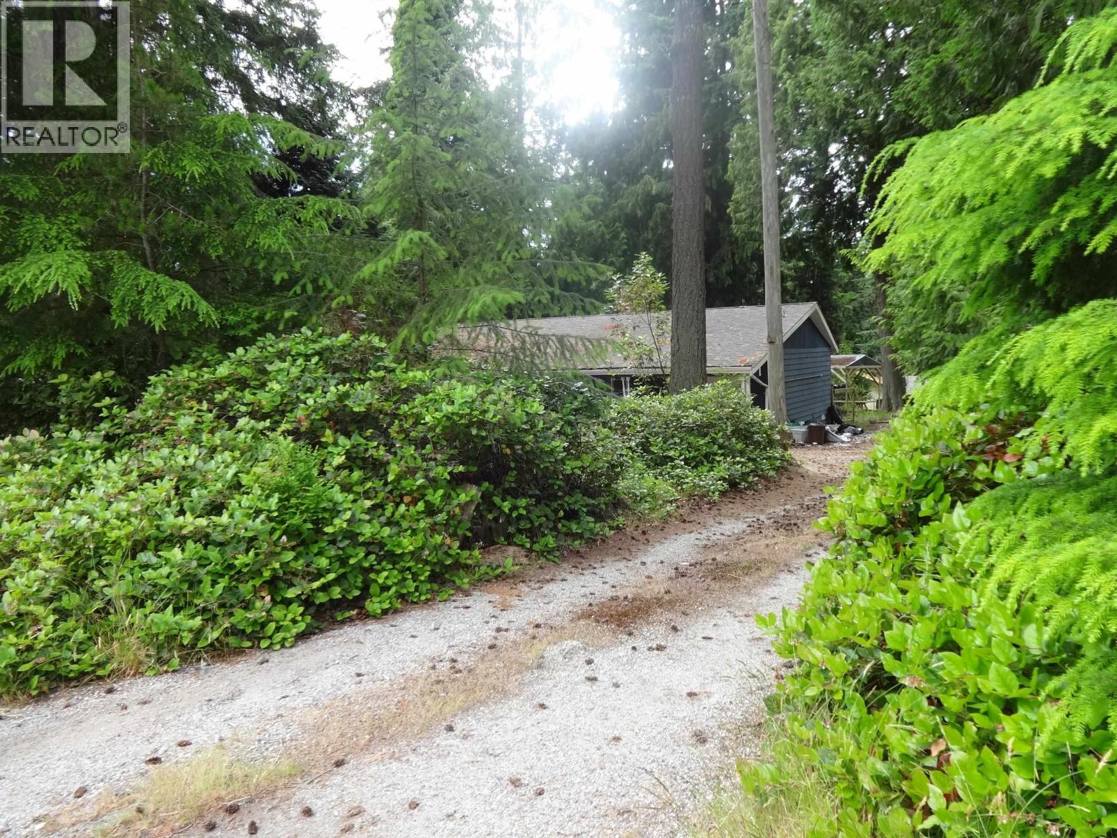 8161 Westwood Road, Halfmoon Bay, British Columbia  V7Z 1A8 - Photo 2 - R3138541