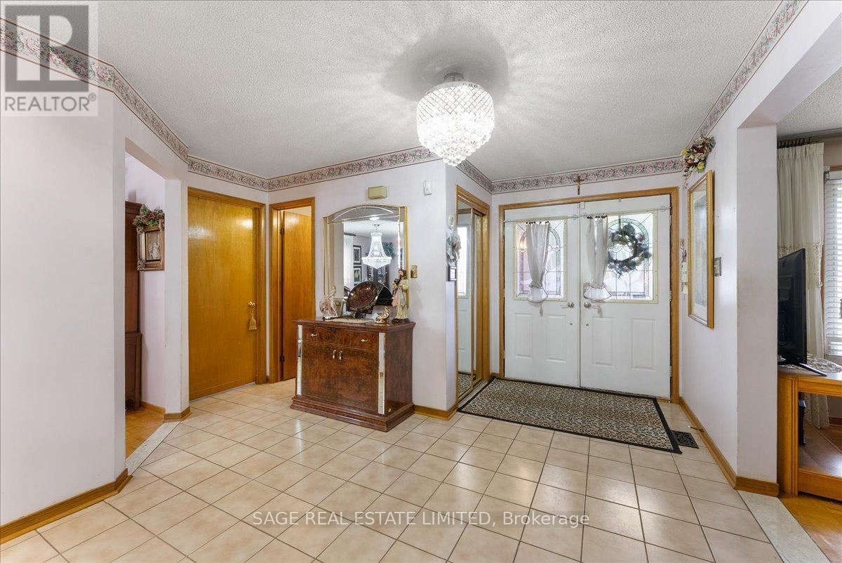 116 Butterfield Crescent, Vaughan, Ontario  L6A 1J3 - Photo 4 - N13476202