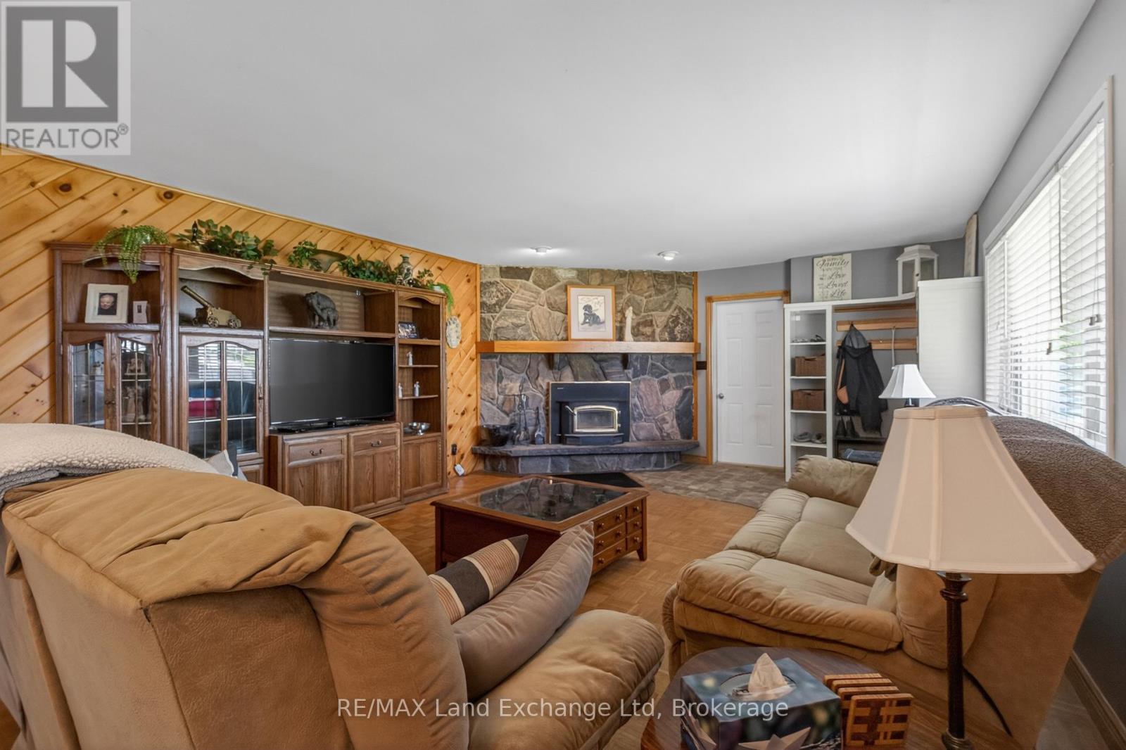 696 Josephine Street, North Huron, Ontario  N0G 2W0 - Photo 13 - X13473756