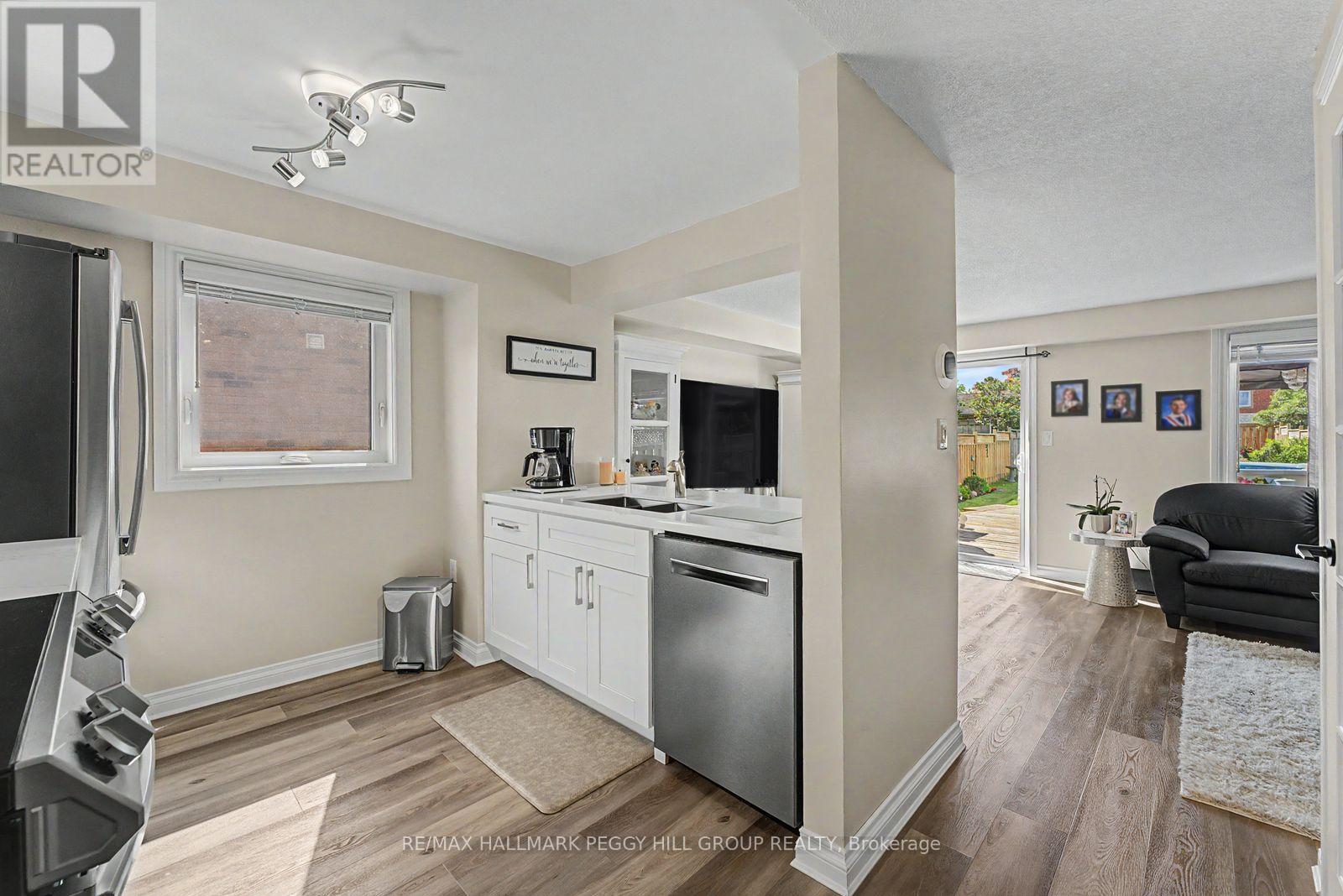 25 Bibby Court, Barrie, Ontario  L4N 8T4 - Photo 4 - S13414488