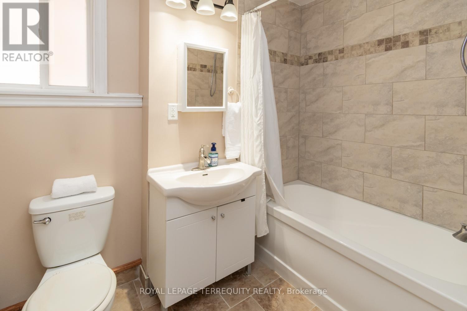 14 Hewitt Place, Barrie, Ontario  L4M 7B3 - Photo 28 - S13456760