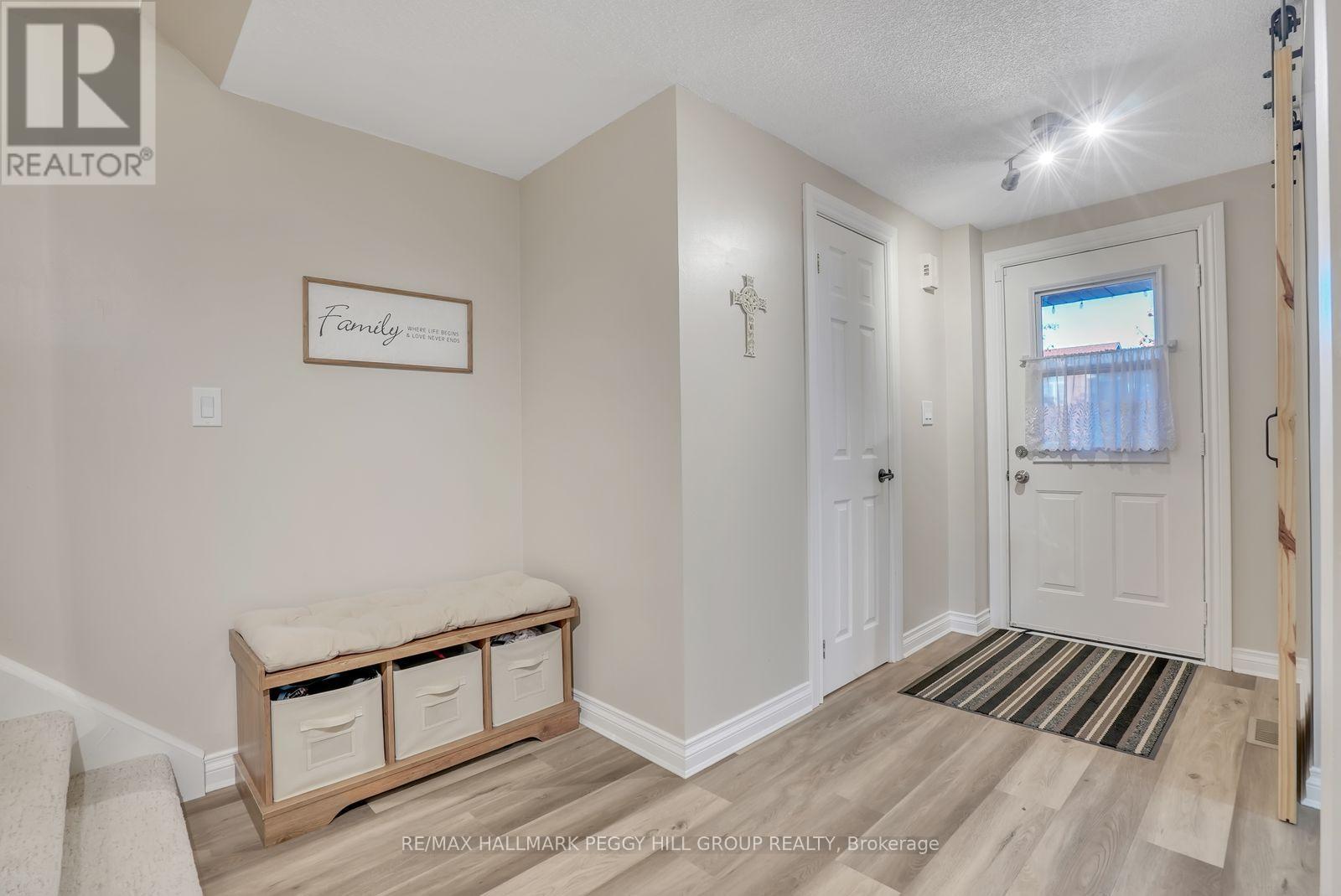 25 Bibby Court, Barrie, Ontario  L4N 8T4 - Photo 2 - S13414488