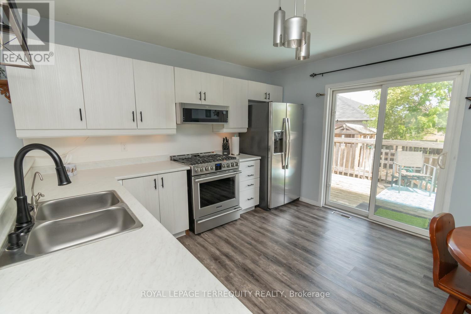 14 Hewitt Place, Barrie, Ontario  L4M 7B3 - Photo 9 - S13456760
