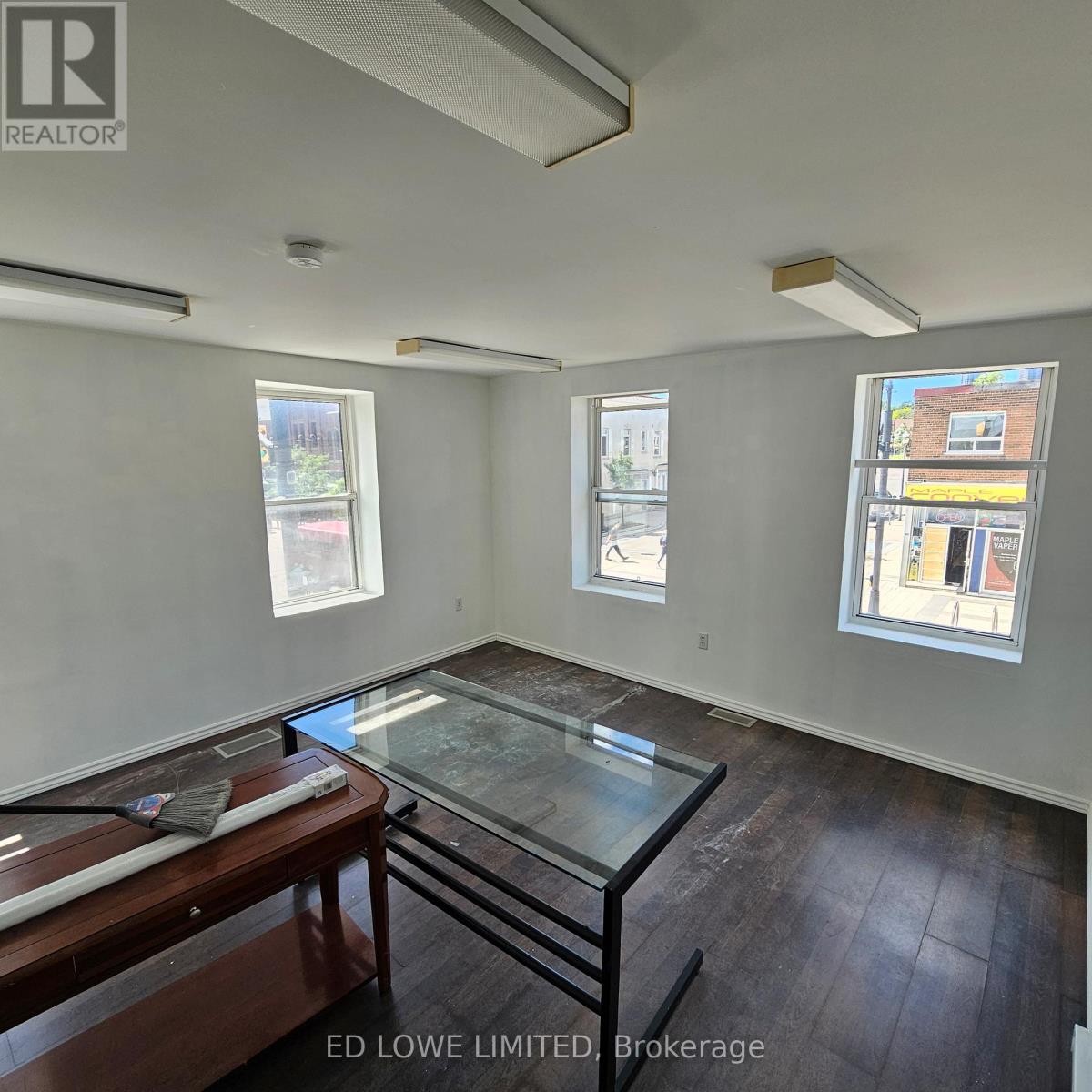 33 Maple Avenue, Barrie, Ontario  L4N 1R7 - Photo 2 - S13473222