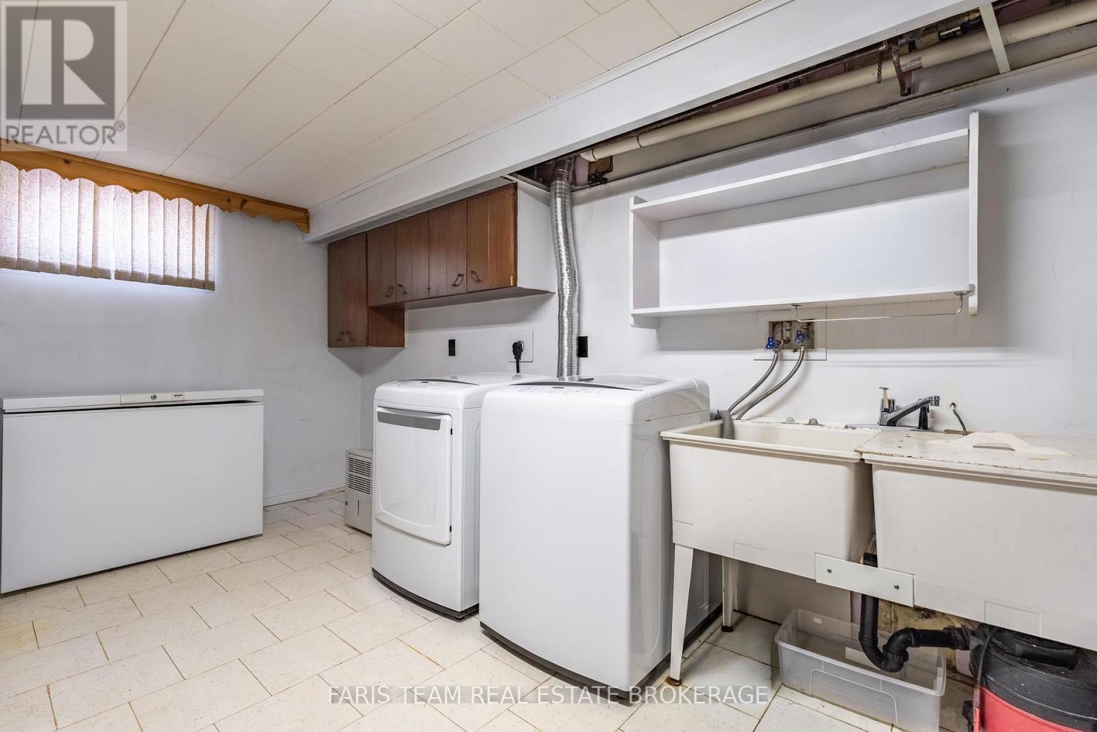 37 Downsview Drive, Barrie, Ontario  L4M 4P9 - Photo 24 - S13474014