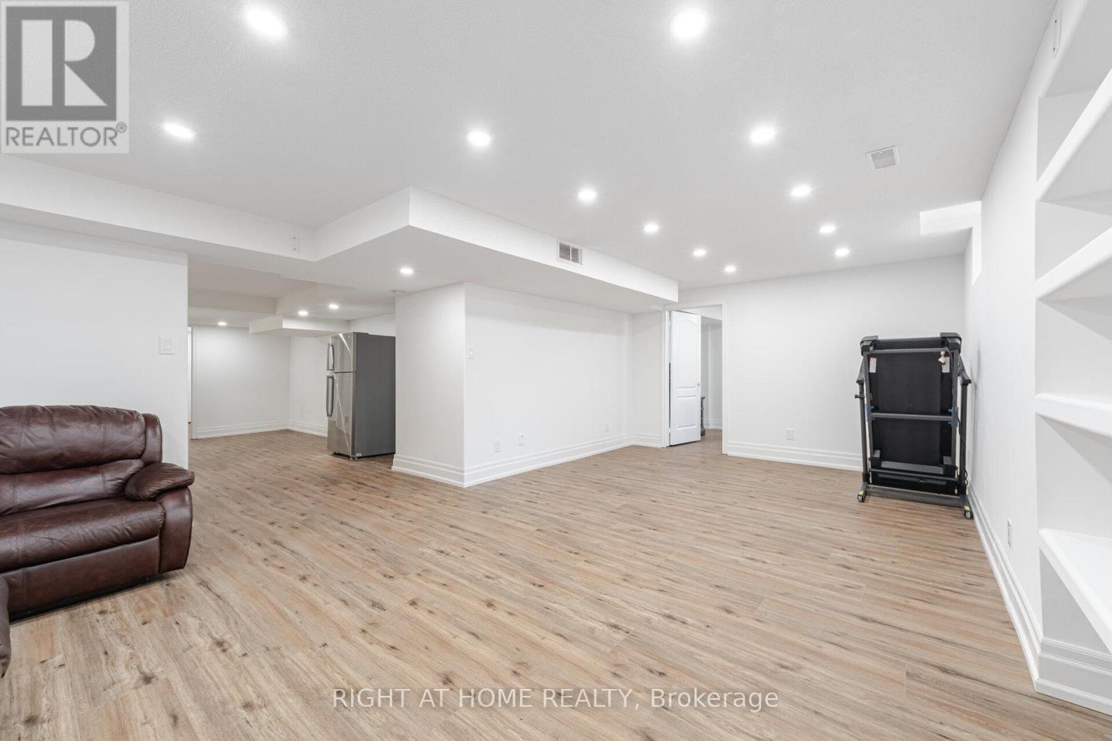 3737 Brinwood Gate, Mississauga, Ontario L5M 7G9 - Photo 40 - W12968260