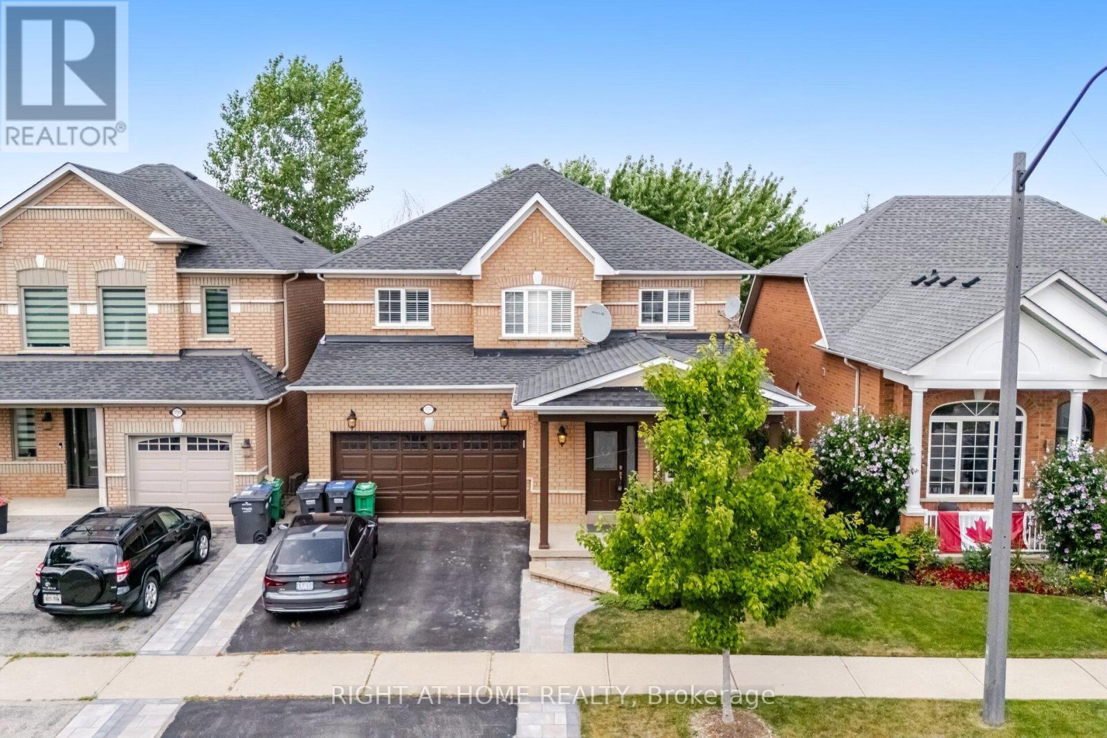 3737 Brinwood Gate, Mississauga, Ontario L5M 7G9 - Photo 1 - W12968260