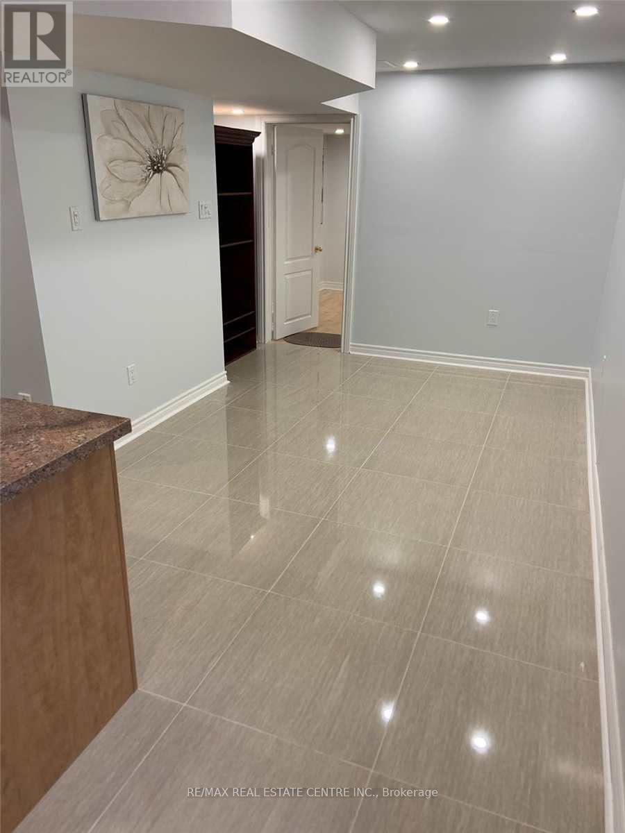 3837 Deepwood Heights, Mississauga, Ontario L5M 6M4 - Photo 10 - W12976778