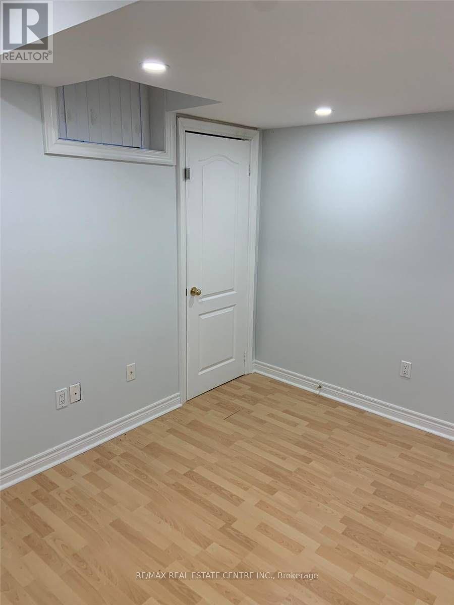 3837 Deepwood Heights, Mississauga, Ontario L5M 6M4 - Photo 13 - W12976778