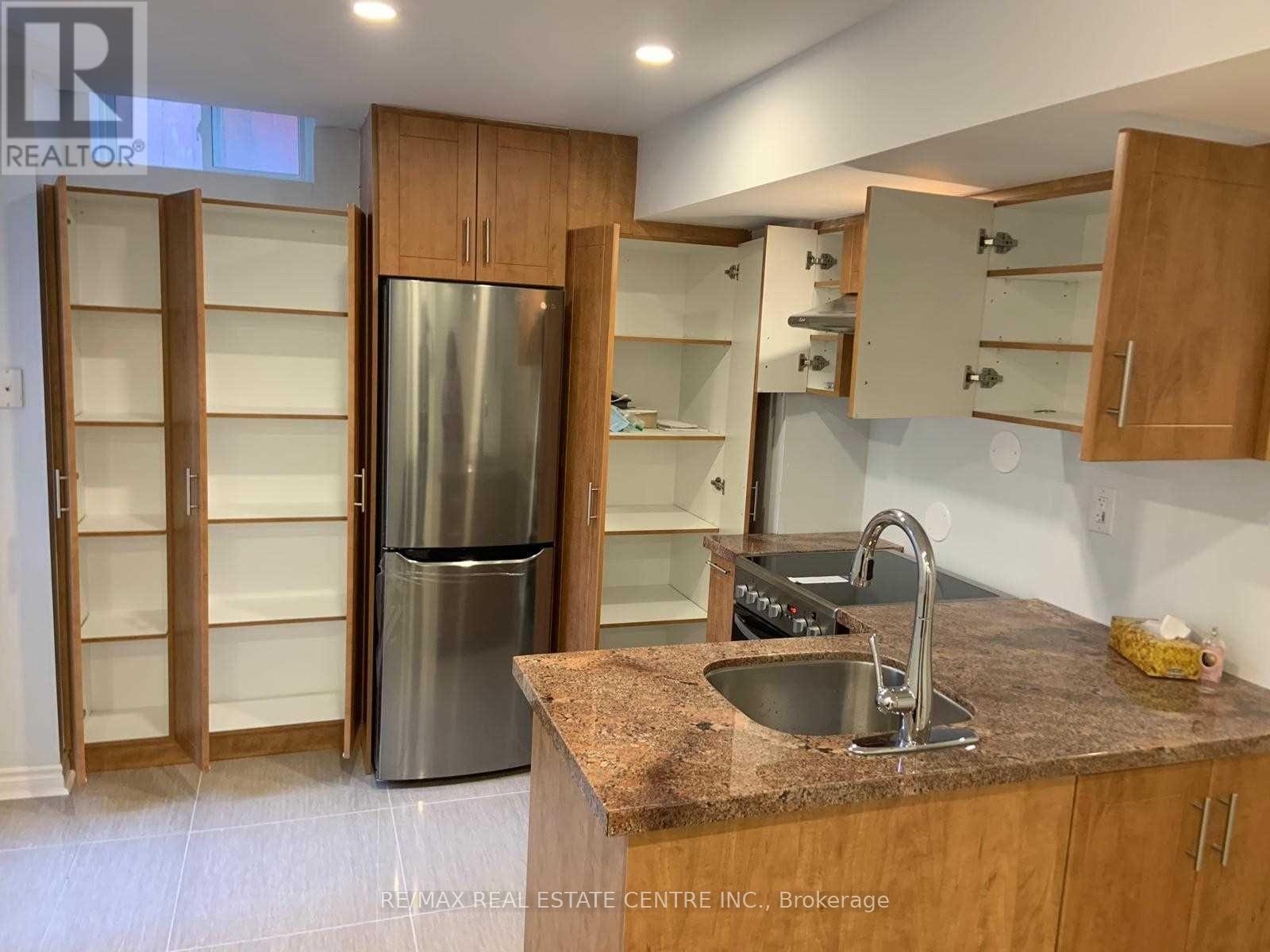 3837 Deepwood Heights, Mississauga, Ontario L5M 6M4 - Photo 7 - W12976778