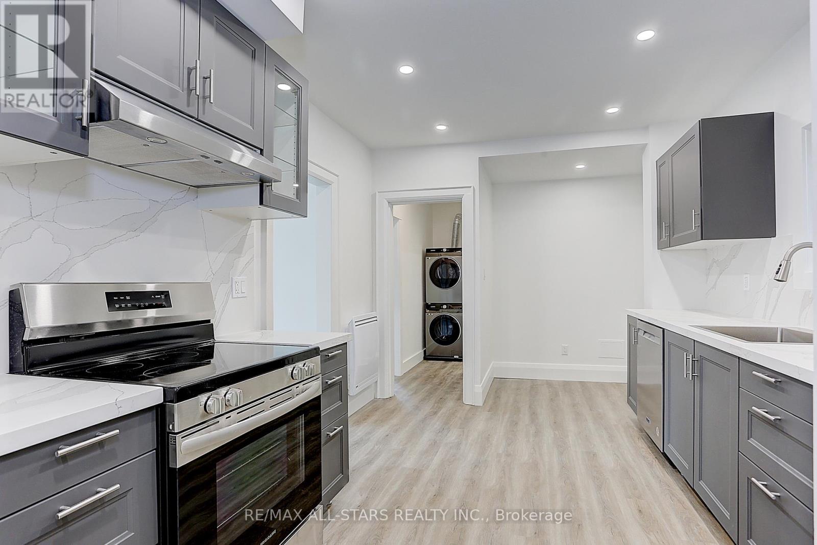 2 - 94 Thirty Ninth Street, Toronto, Ontario  M8W 3M7 - Photo 2 - W13426870