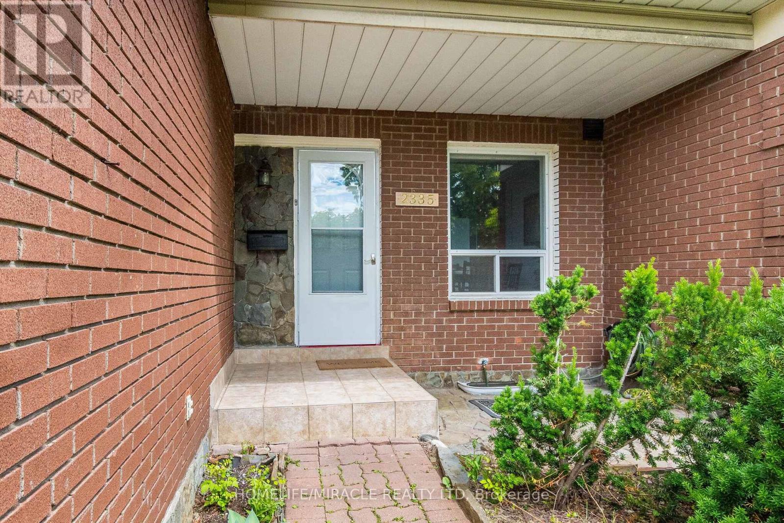 2335 Council Ring Road, Mississauga, Ontario  L5L 1B9 - Photo 3 - W13442912