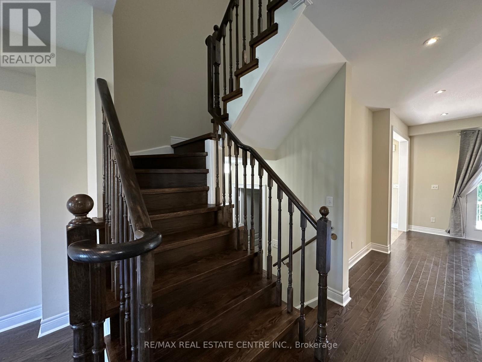 2491 Postmaster Drive, Oakville, Ontario  L6M 0L5 - Photo 15 - W13444572