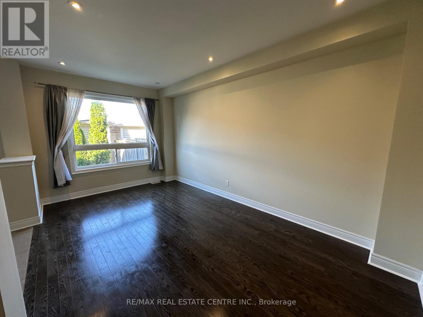 2491 Postmaster Drive, Oakville, Ontario  L6M 0L5 - Photo 8 - W13444572
