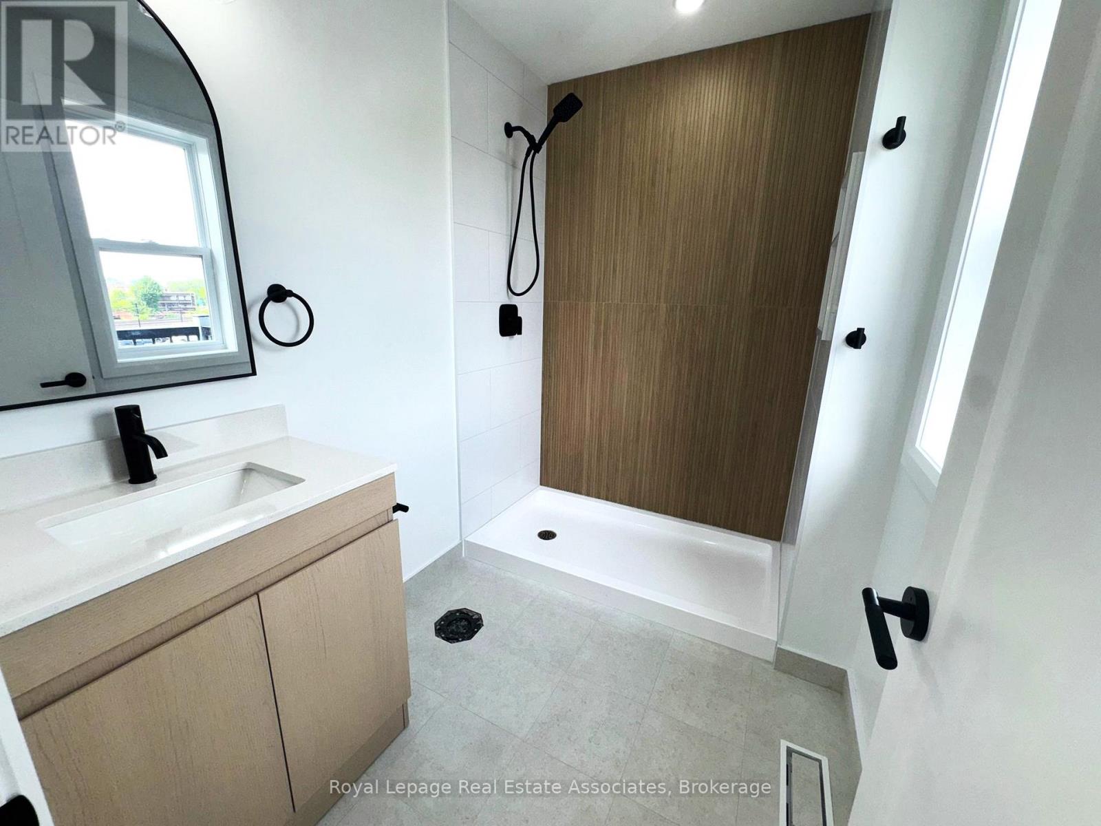 4 - 17 White Avenue, Toronto, Ontario  M6N 1S7 - Photo 9 - W13452828