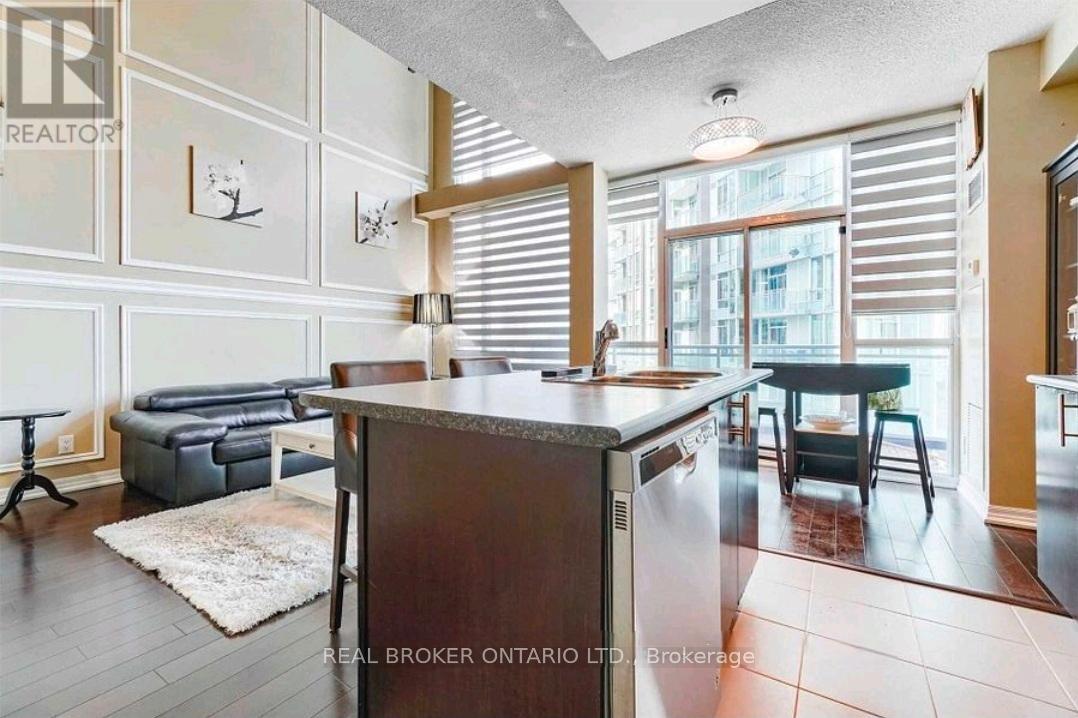 2101 - 223 Webb Drive, Mississauga, Ontario  L5B 0E8 - Photo 3 - W13456324