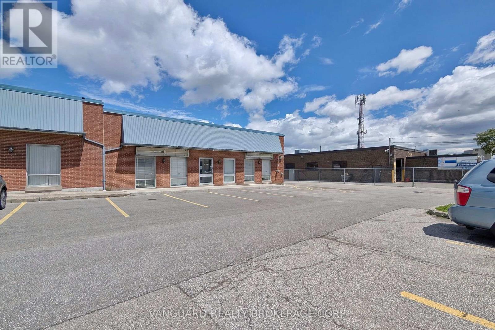 90-92 Martin Ross Avenue, Toronto, Ontario M3J 2L4 - Photo 3 - W13466898