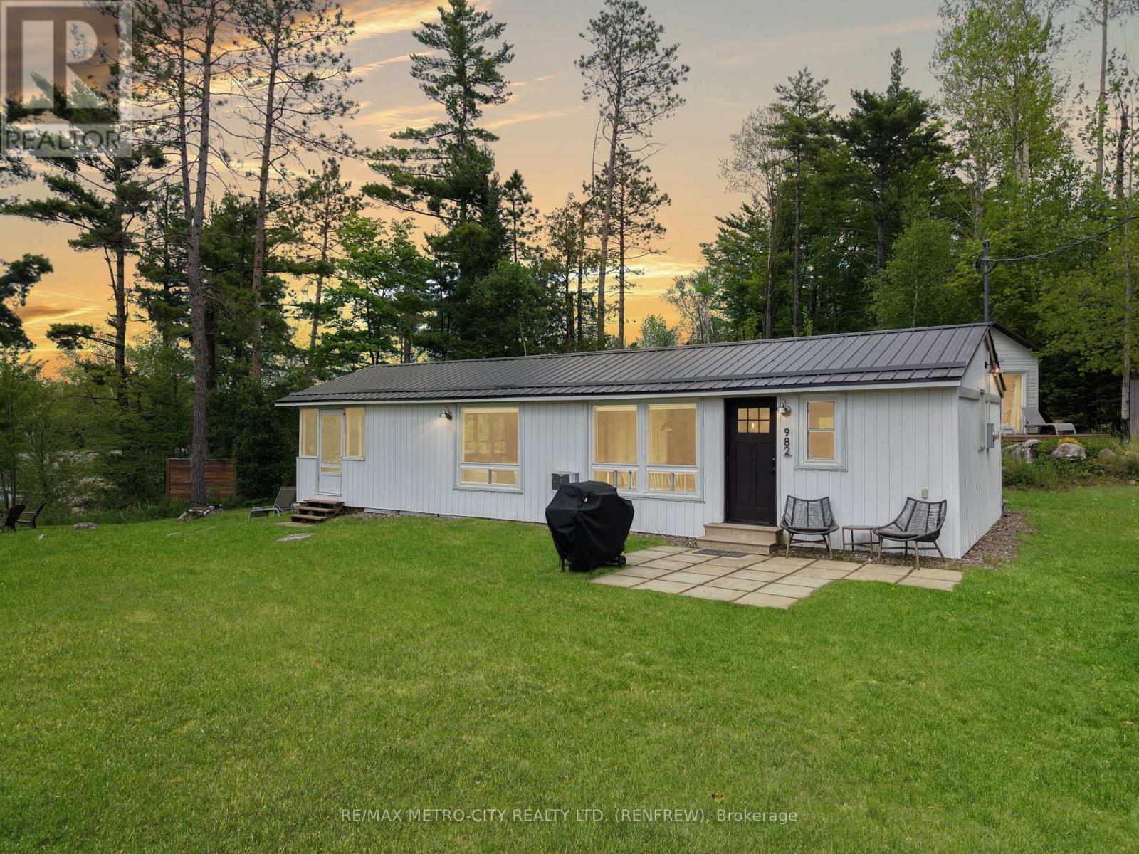 982 STONES LAKE ROAD, Greater Madawaska, Ontario
