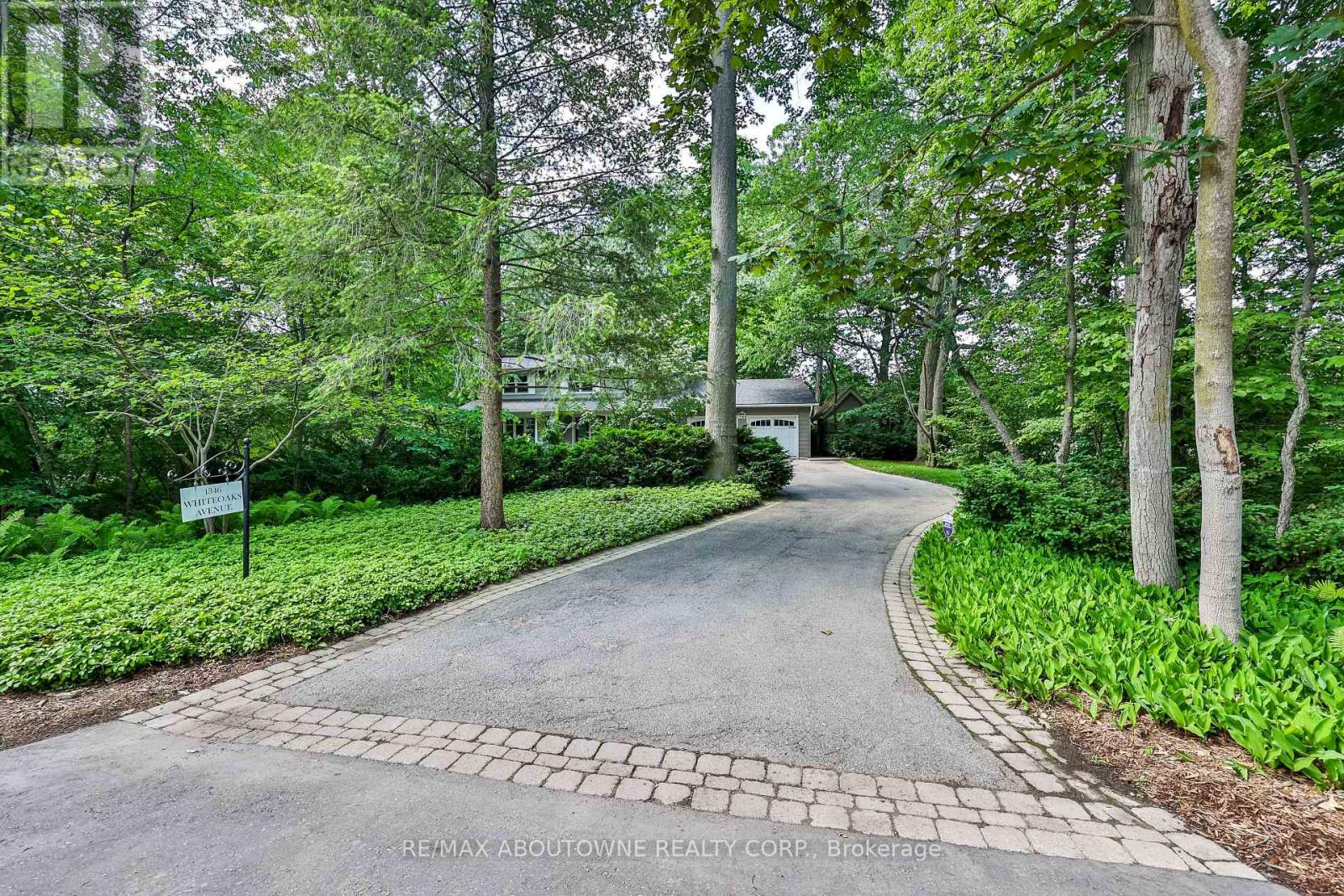 1346 Whiteoaks Avenue, Mississauga, Ontario L5J 3C3 - Photo 4 - W13467202