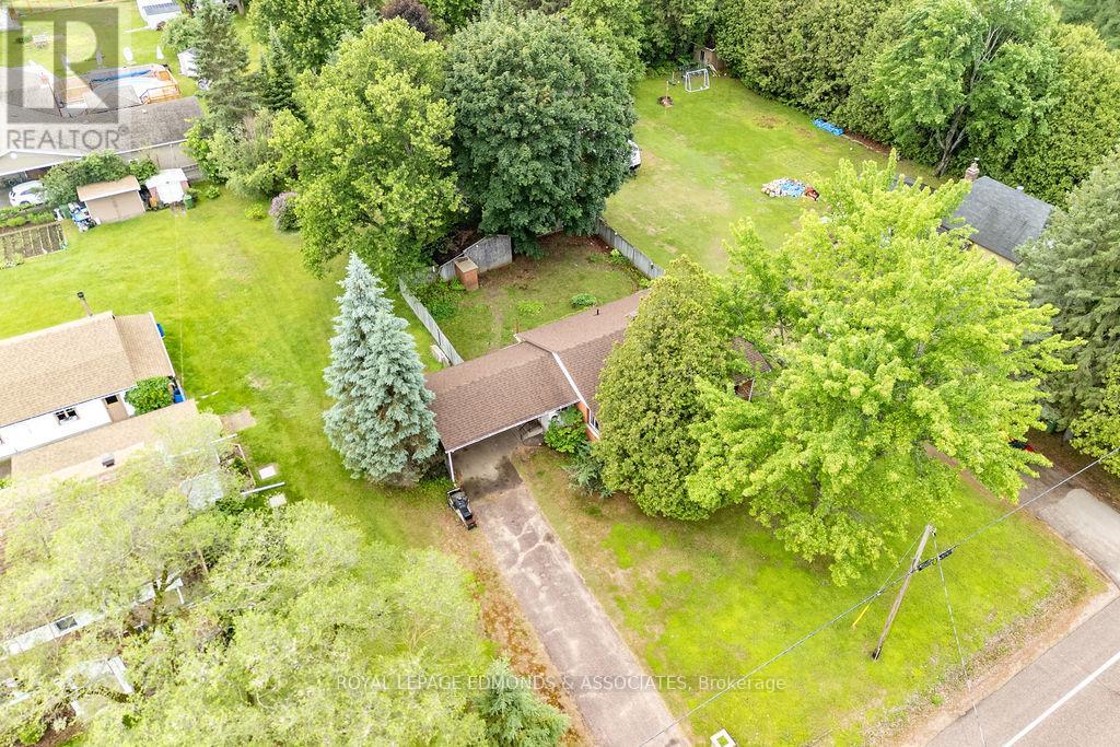 27 Achray Road, Laurentian Valley, Ontario  K8A 6L1 - Photo 3 - X13475282