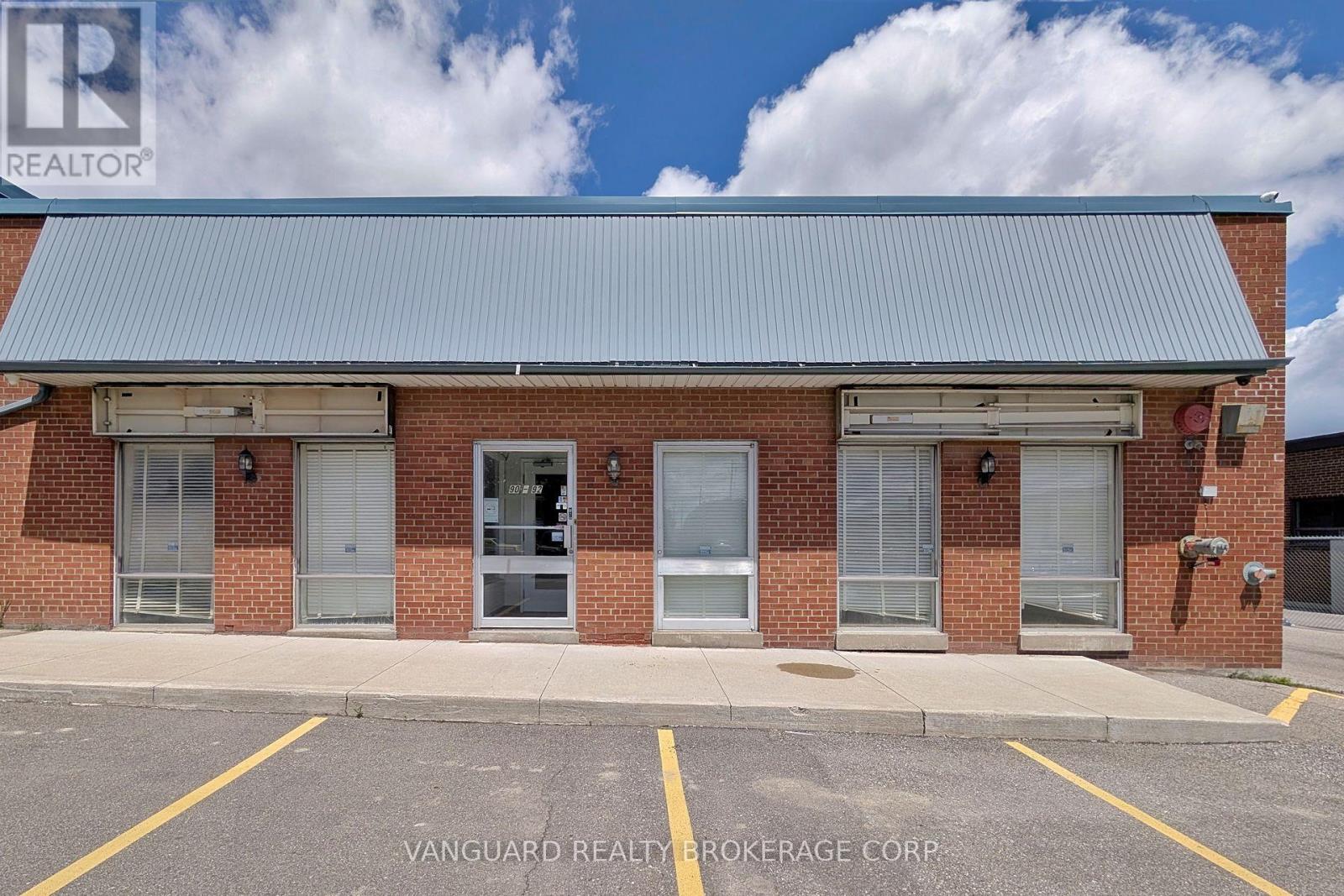 90-92 Martin Ross Avenue, Toronto, Ontario M3J 2L4 - Photo 4 - W13466898