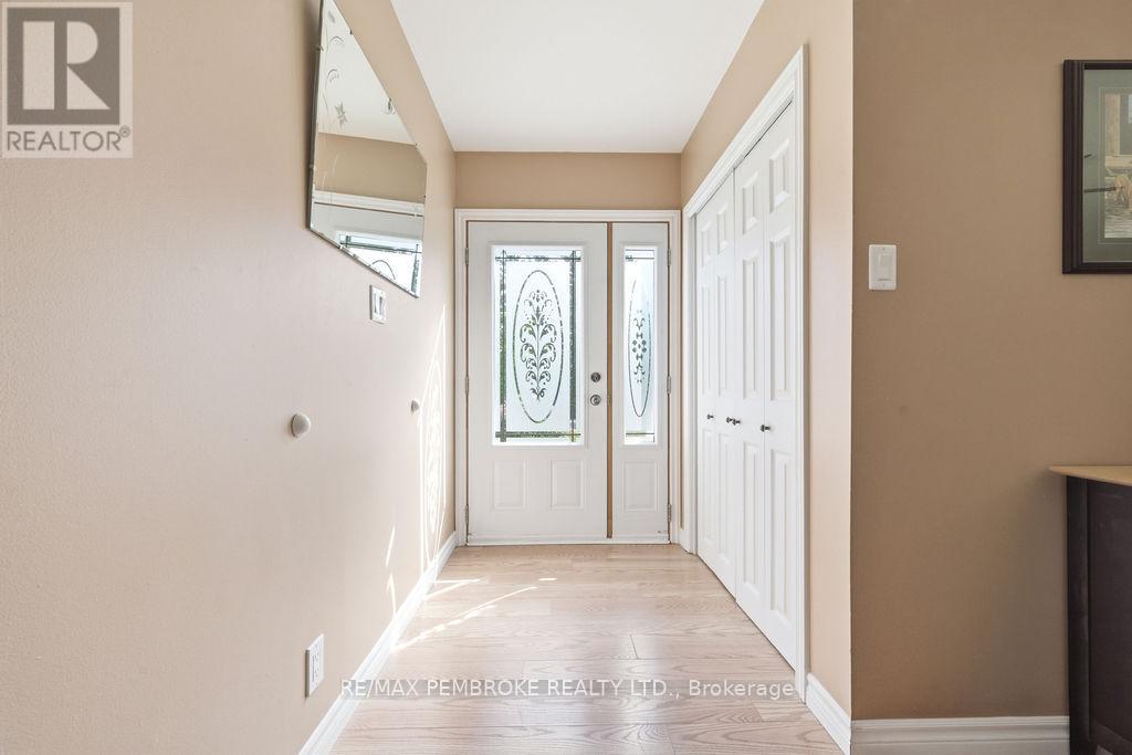 92 Ken Avenue, Laurentian Valley, Ontario K8A 6W5 - Photo 7 - X13475580