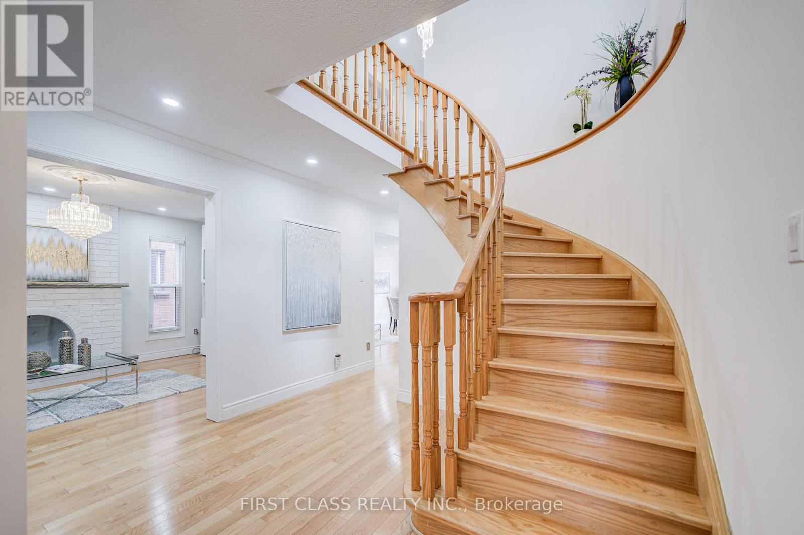 4503 Kimbermount Avenue, Mississauga, Ontario L5M 4J4 - Photo 2 - W13469964
