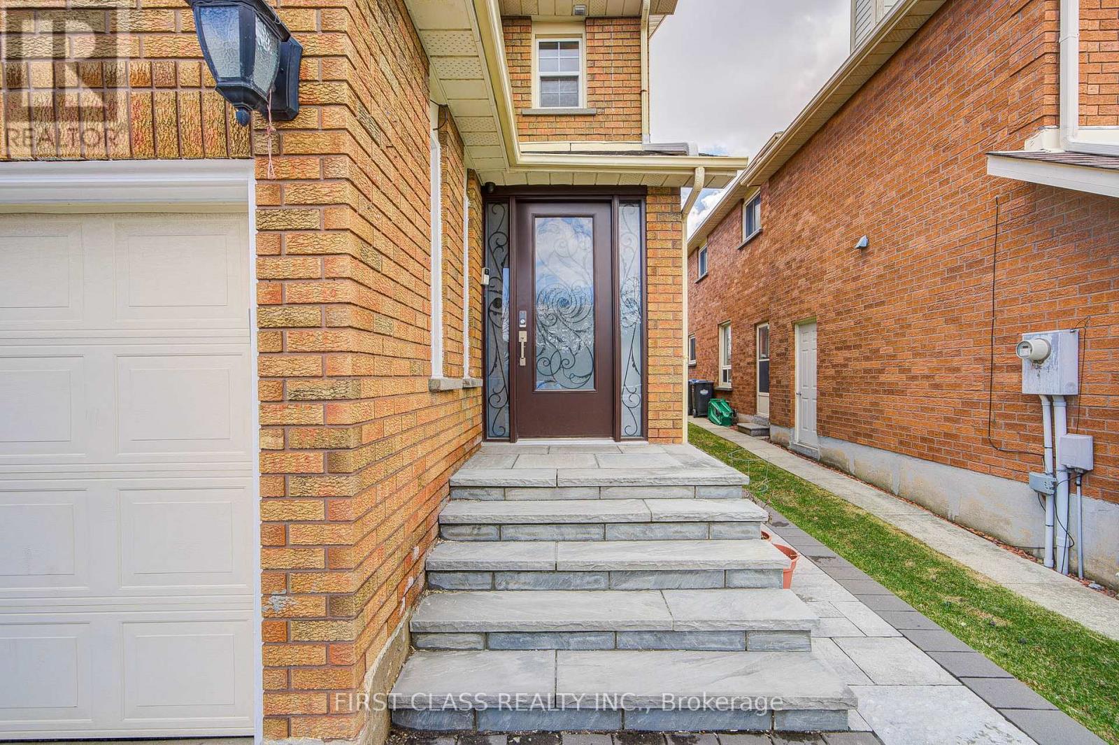 4503 Kimbermount Avenue, Mississauga, Ontario L5M 4J4 - Photo 3 - W13469964