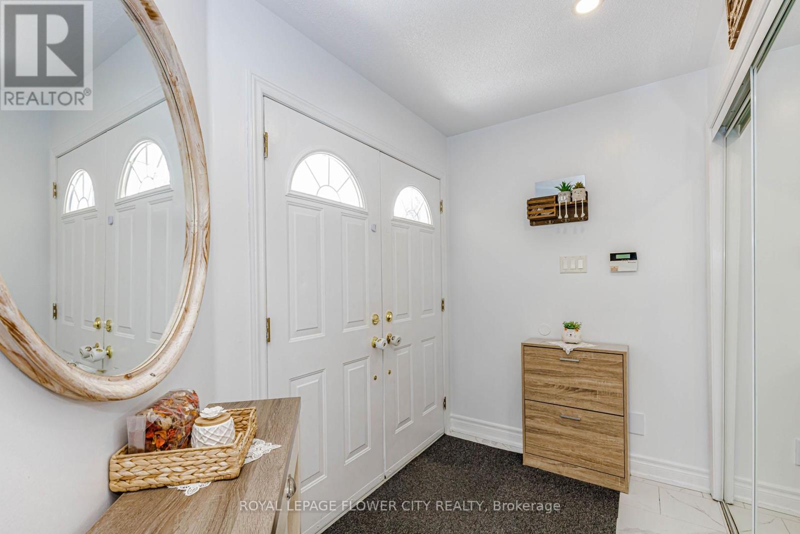 7268 Village Walk, Mississauga, Ontario  L5W 1V7 - Photo 5 - W13472436