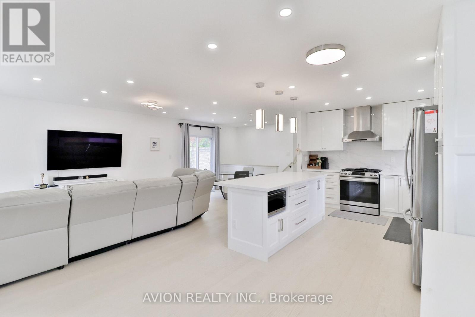 128 Rutherford Road N, Brampton, Ontario  L6V 2J5 - Photo 4 - W13472550